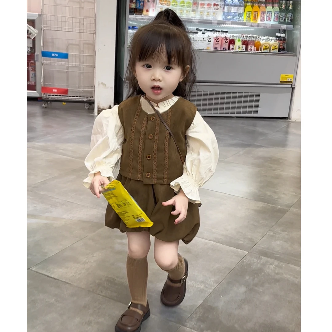 女童春秋装套装2025新款网红洋气时髦儿童衬衫马甲背心短裤三件套