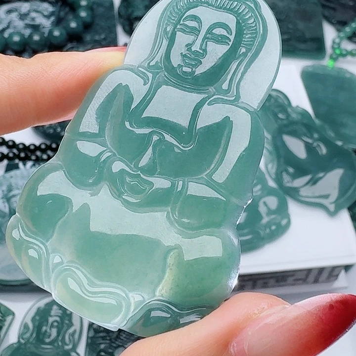 翡翠未镶嵌颈饰多样性发其一
