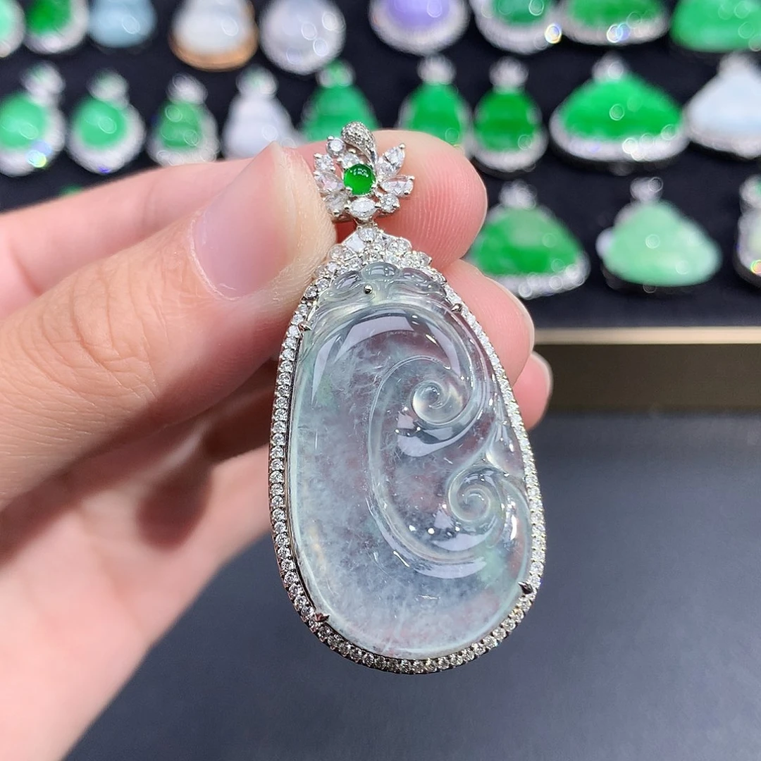 翡翠18K金镶嵌吊坠(赠链)