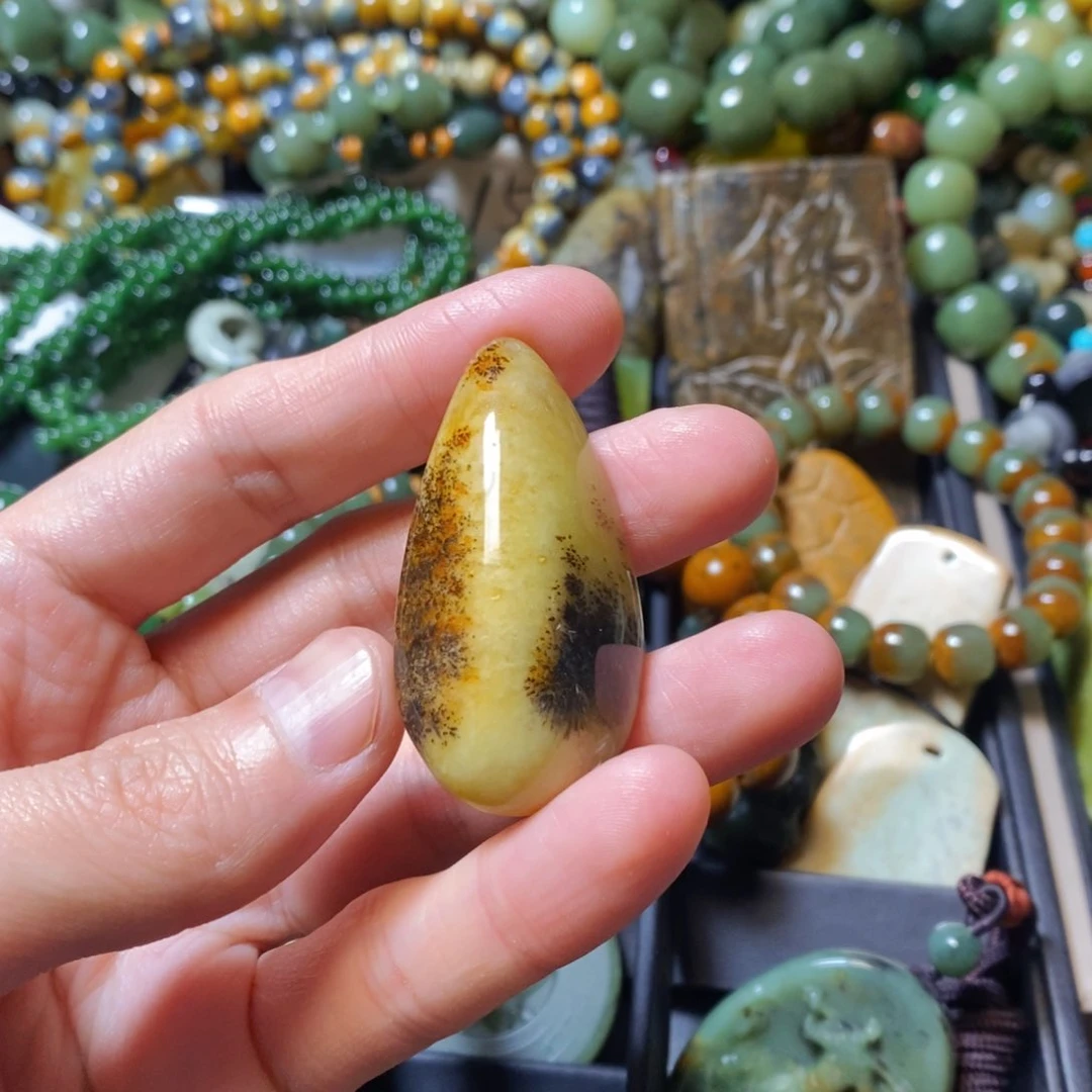 蛇纹石玉未镶嵌颈饰