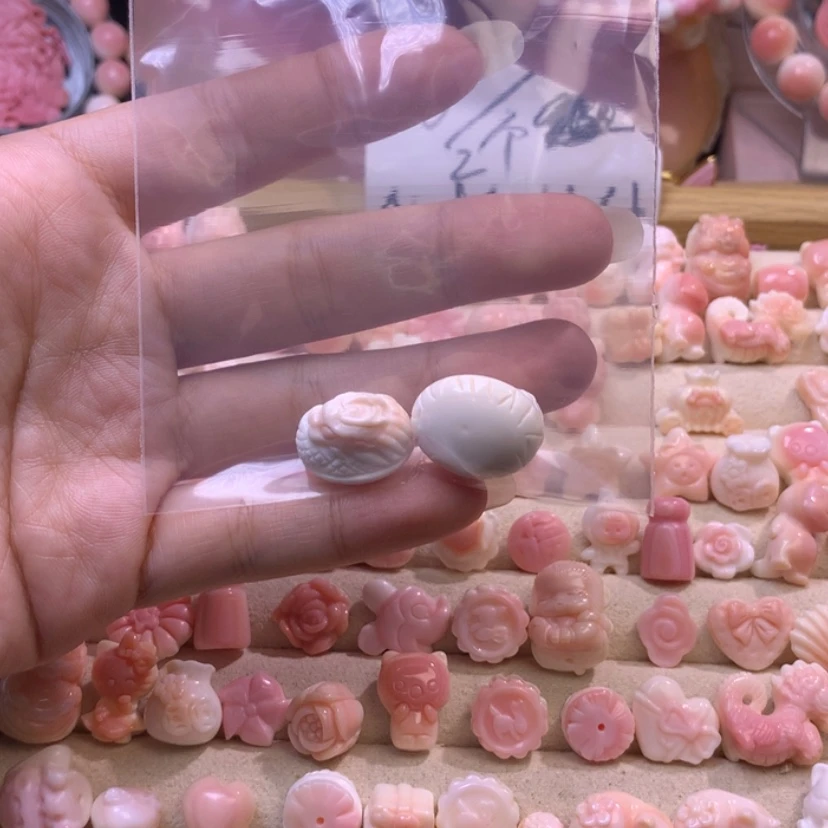 【闪购商品】查罗石颈饰合金福利