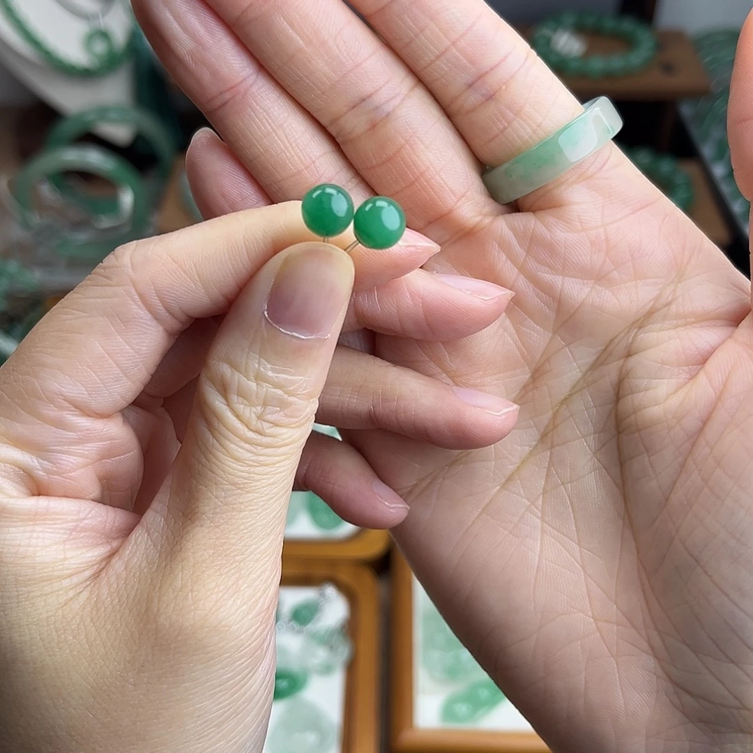 石英质玉（非洲翠）银S925镶嵌耳钉卡7mm