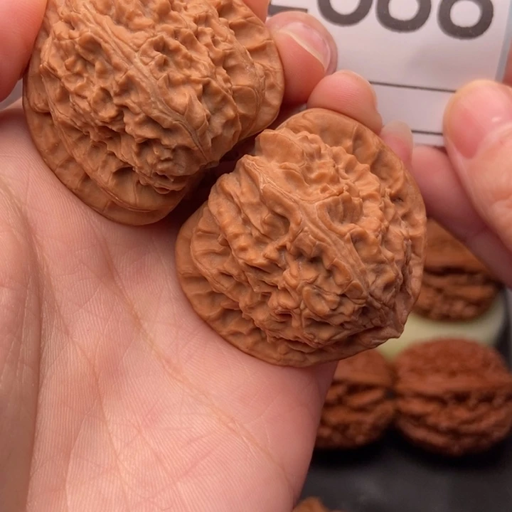 单***L文玩核桃吊坠688白狮子