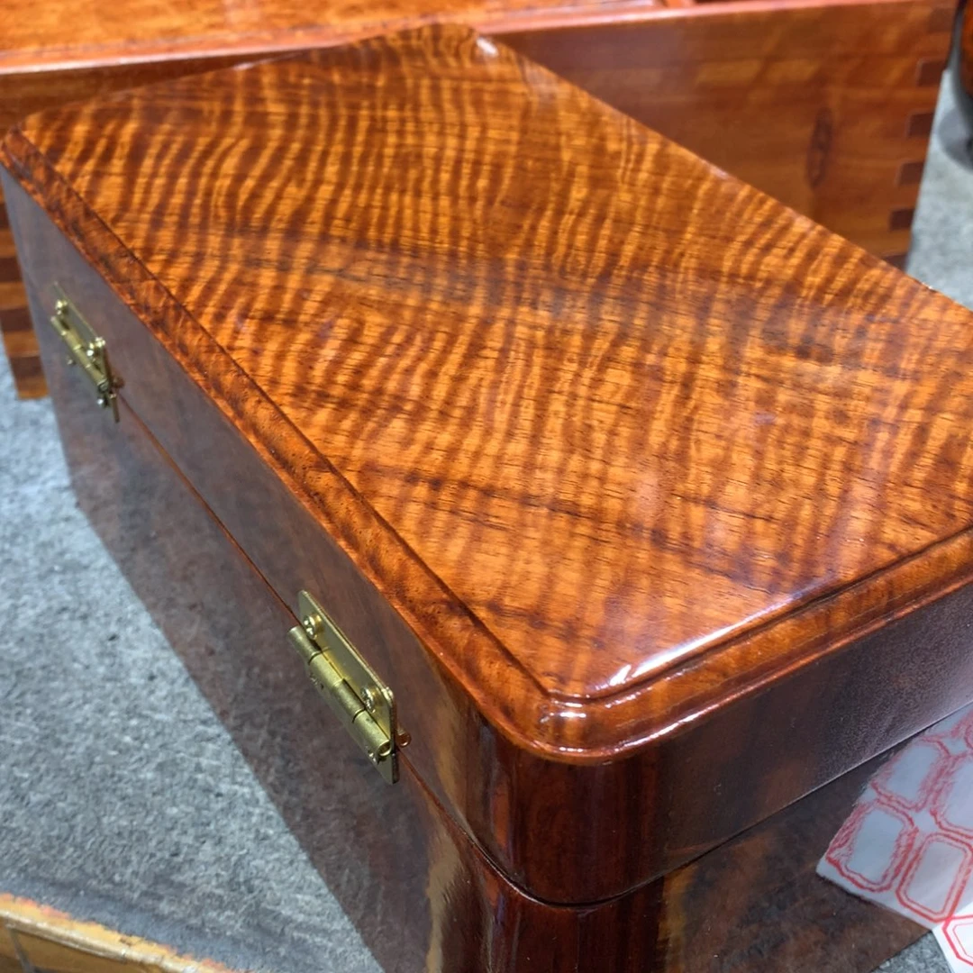 陈***木缅甸花梨木水波纹盒子