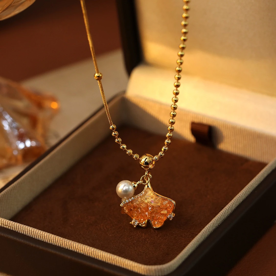 铜陶瓷项链 美拉德复古香槟色水晶项链银杏叶锁骨颈链