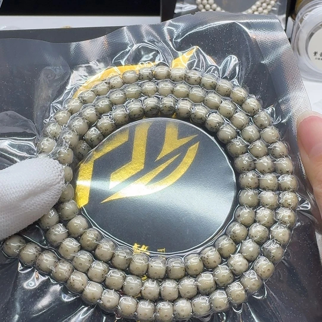 吊坠星月菩提132一物一图糯冰绿包白通体7左右108