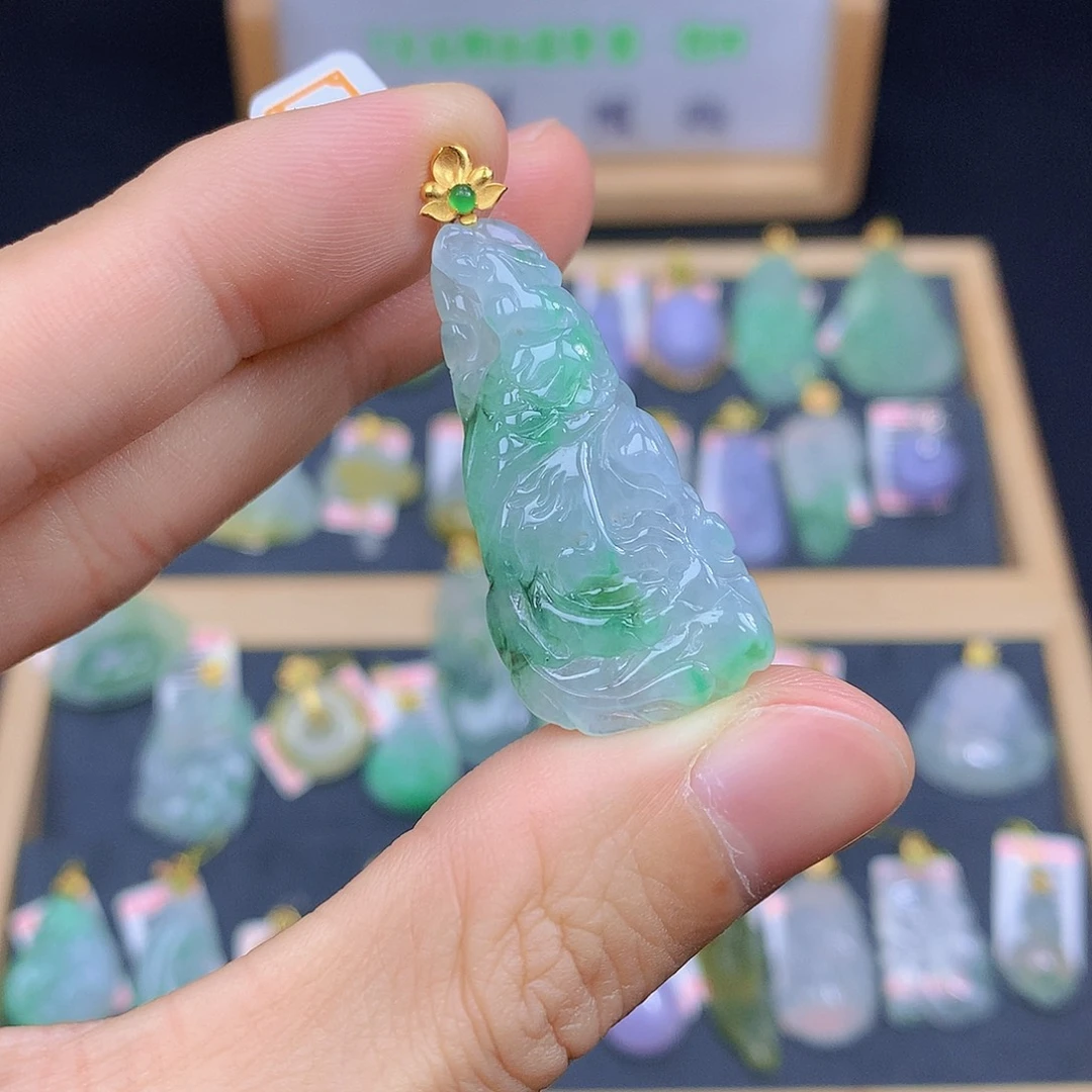 翡翠18K金镶嵌颈饰翡翠