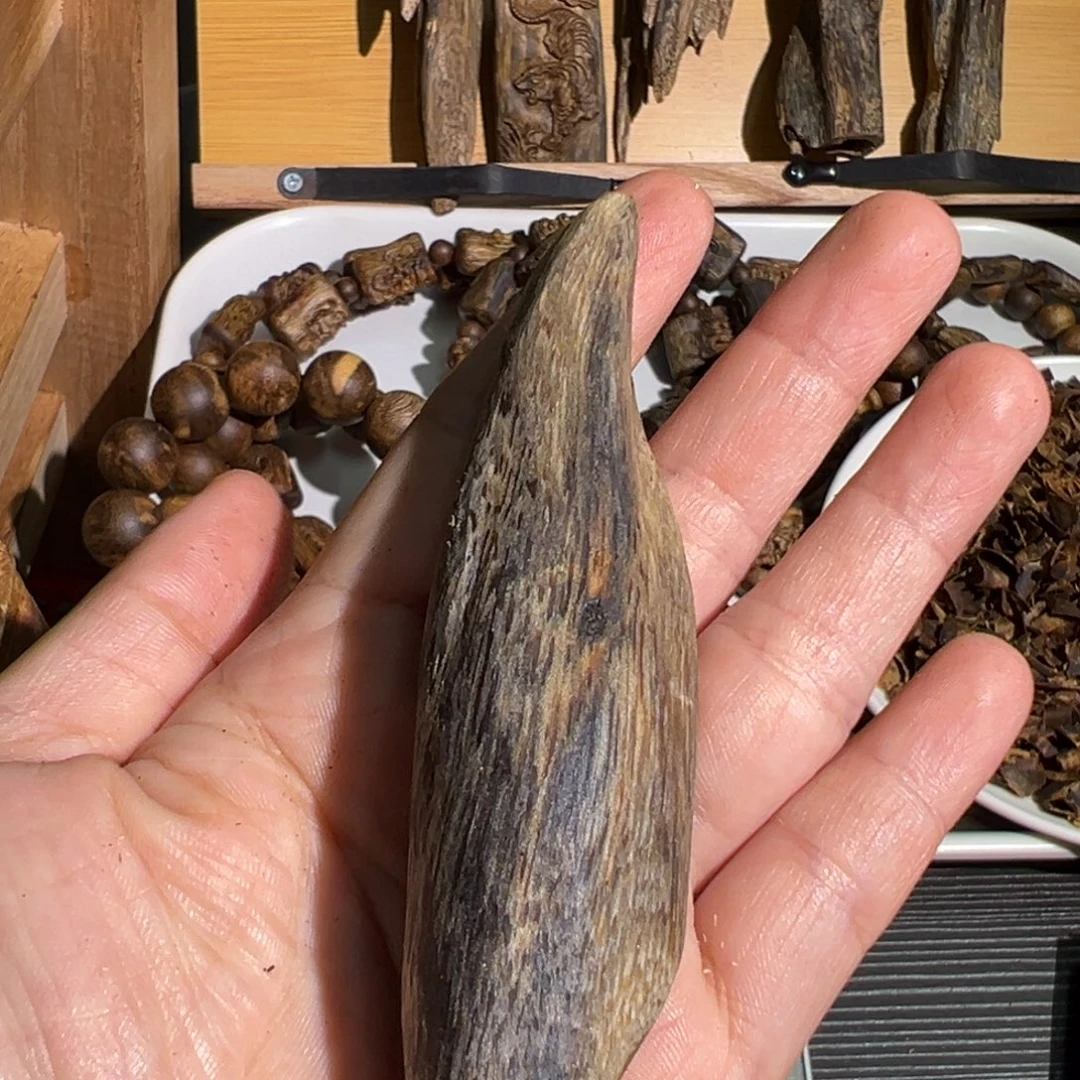 沉香碎屑沉香绿棋楠素牌块料虫漏17.4克