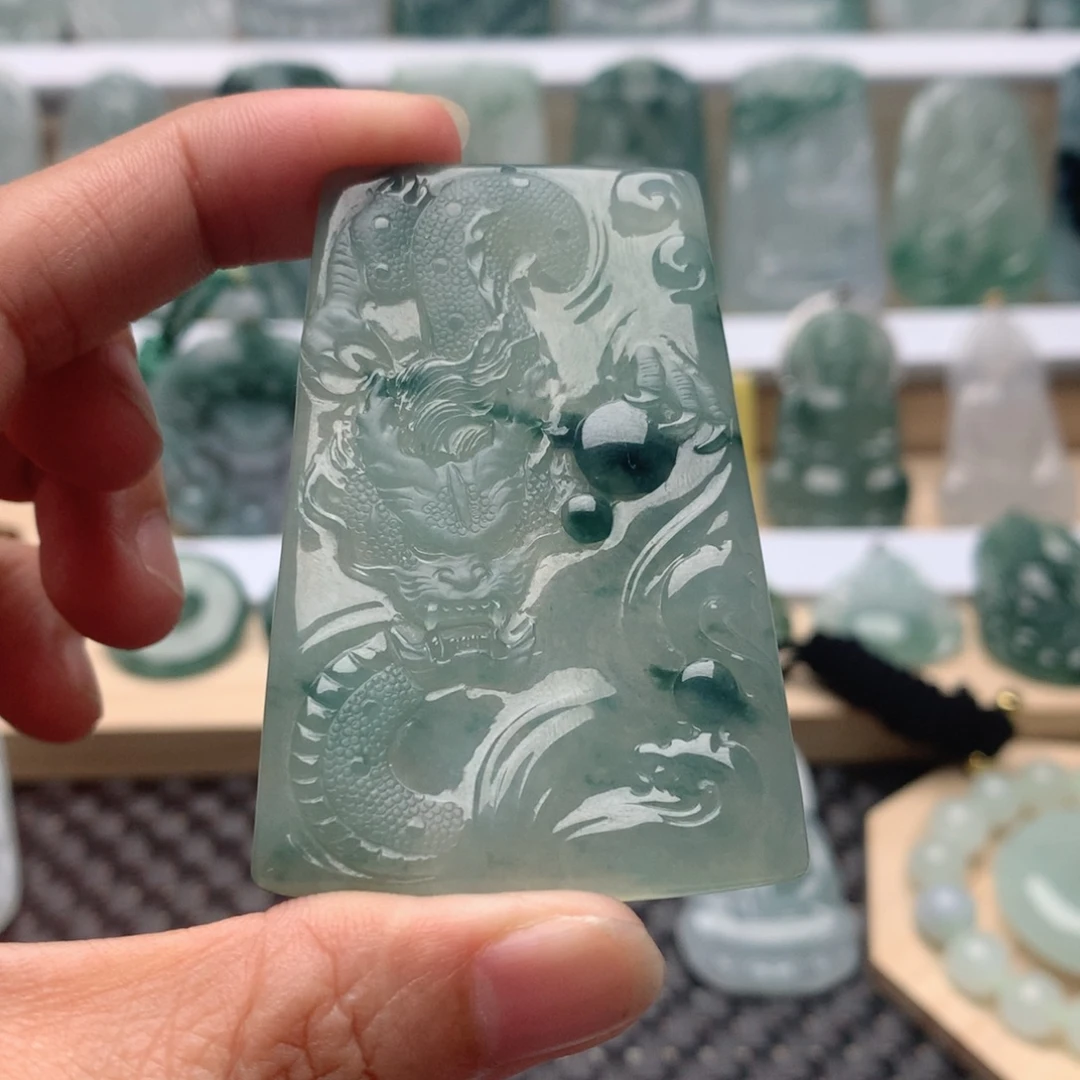 小***暖吊坠(不含链)未镶嵌翡翠龙牌
