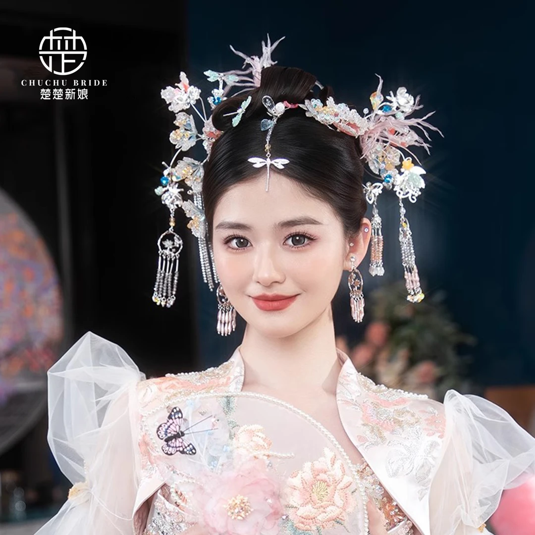 2025新款新娘头饰中式甜美可爱减龄高级感水晶流苏步摇发饰配饰