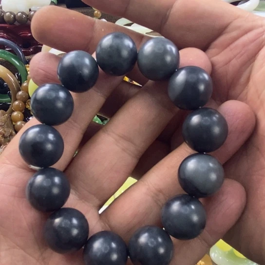 和田玉颈饰未镶嵌小**人