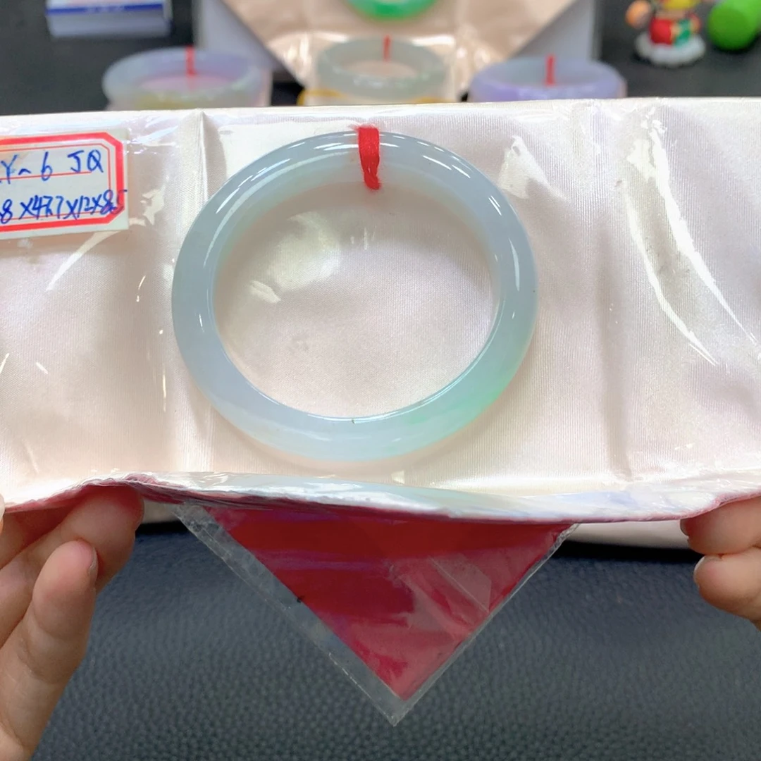 翡翠未镶嵌手镯贵妃