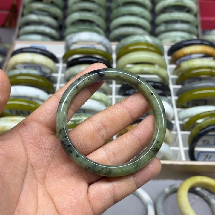 蛇纹石玉未镶嵌手镯50