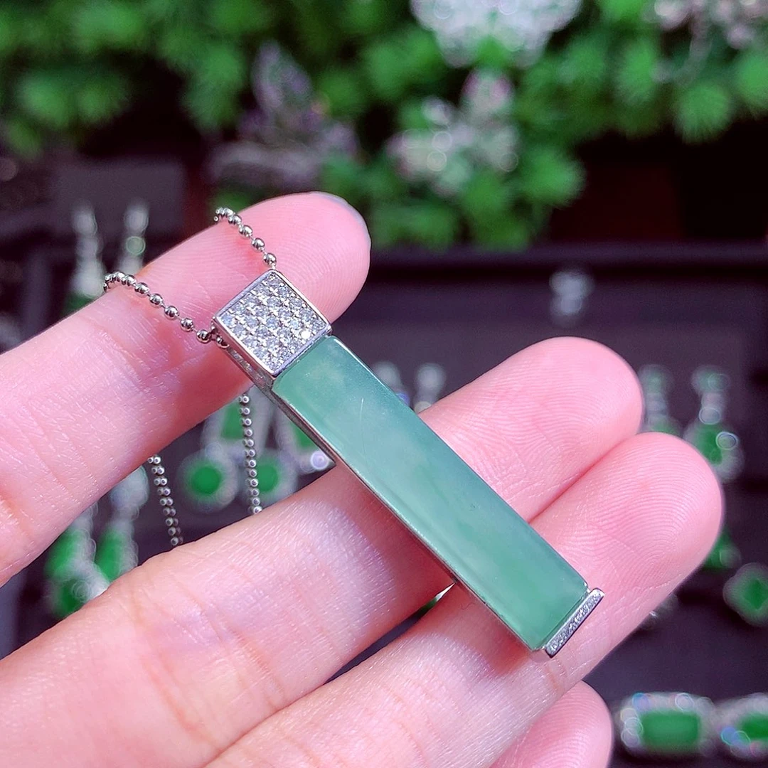 颈饰未镶嵌翡翠天然