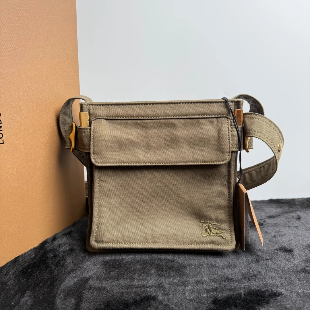 99新 BURBERRY/博柏利 C120NIKI/斜挎包/3573