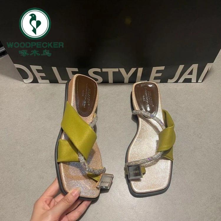 啄木鸟法式复古拖鞋女夏季2025新款网红金属方扣百搭方头一字拖女