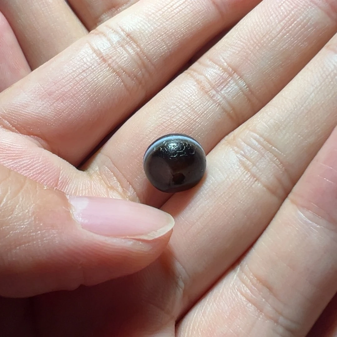 智***方玛瑙/玉髓未镶嵌珠子。