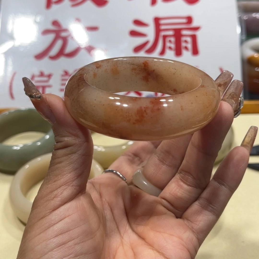 未镶嵌手镯石英岩玉