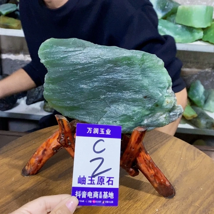 格***赢蛇纹石玉未镶嵌原石