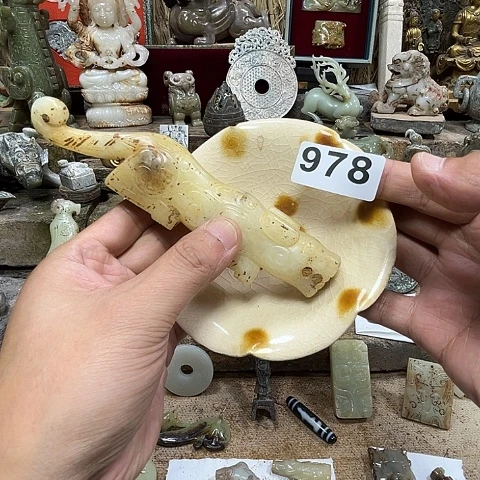 仙***缘瓷片瓷器制作过程是根据不同种类及形状