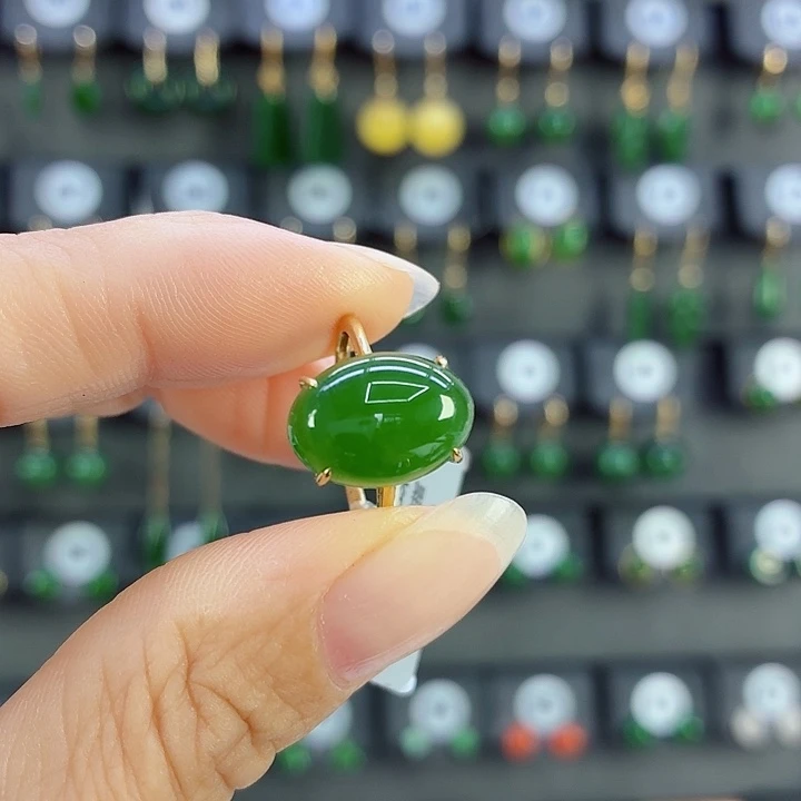 和田玉18K金镶嵌耳饰