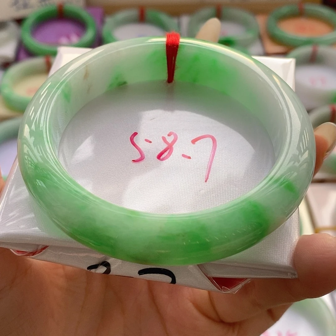 翡翠手镯未镶嵌手镯