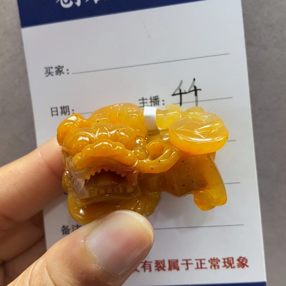 石英质玉（黄龙玉）未镶嵌颈饰