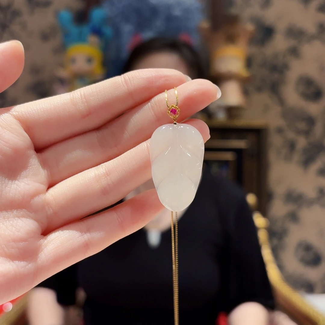 和田玉18K金镶嵌吊坠(赠链)