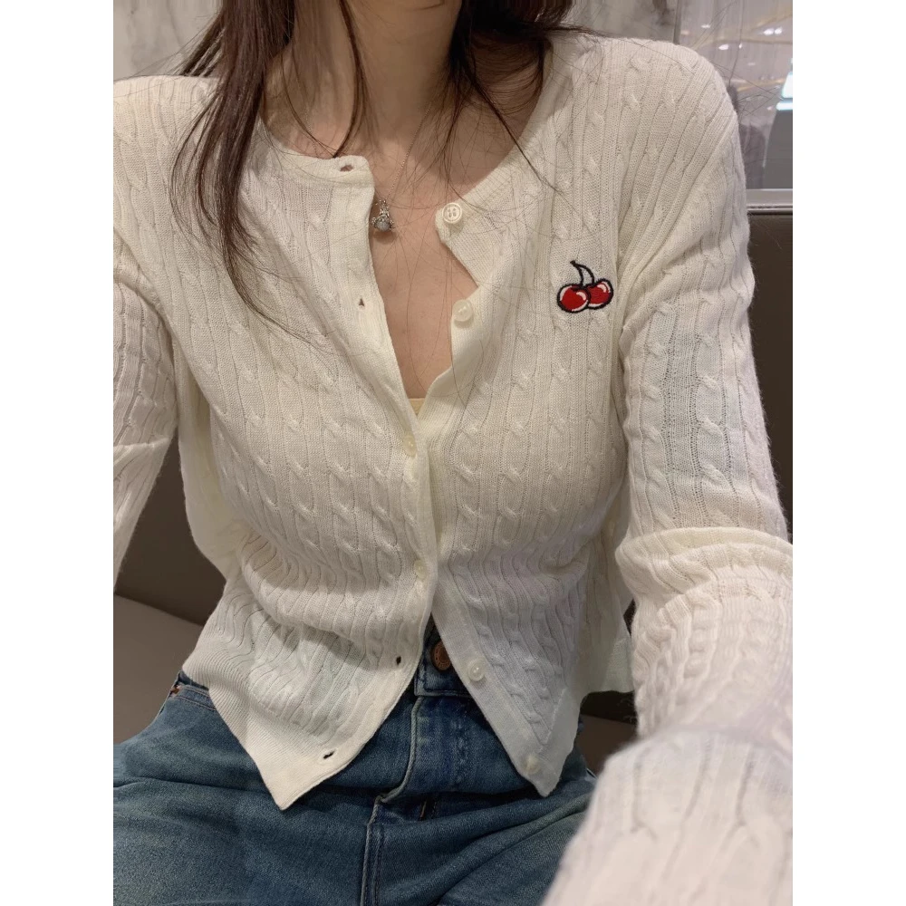 白色樱桃刺绣细针麻花毛衣女春季韩版百搭修身显瘦圆领针织衫上衣