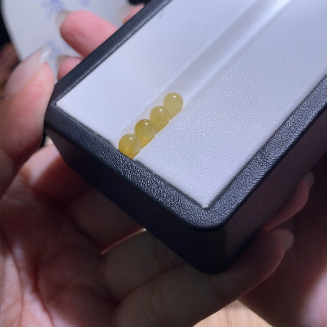翡翠散珠特价上新黄翡卡5发其一
