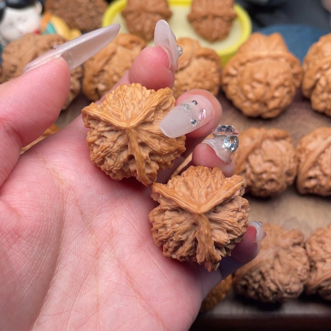 文玩核桃把件手捻三棱34