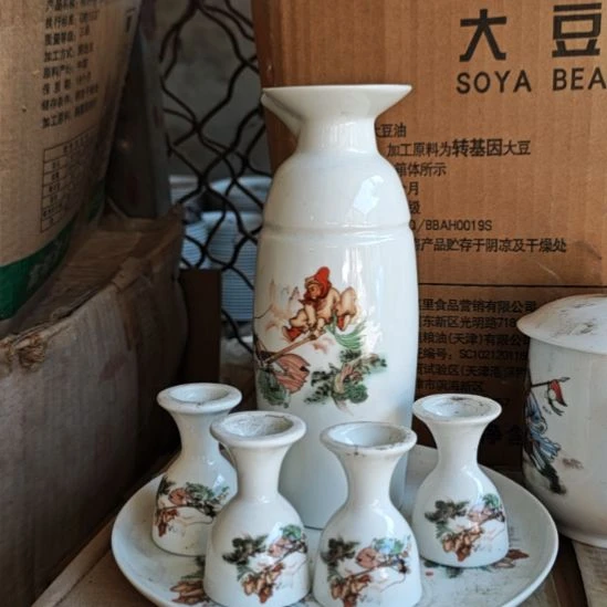 库存微瑕三打白骨精酒壶一套