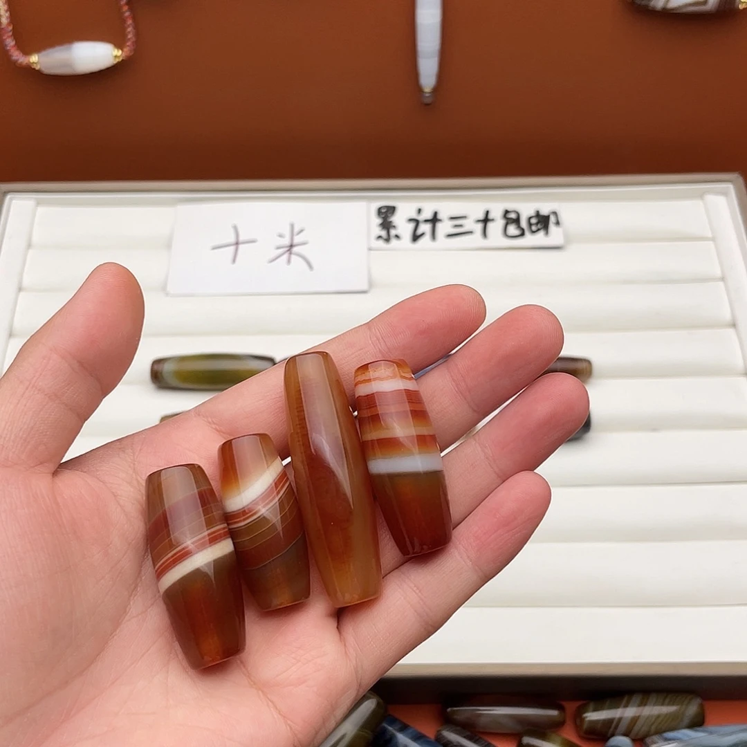谢***爱玛瑙/玉髓合金颈饰