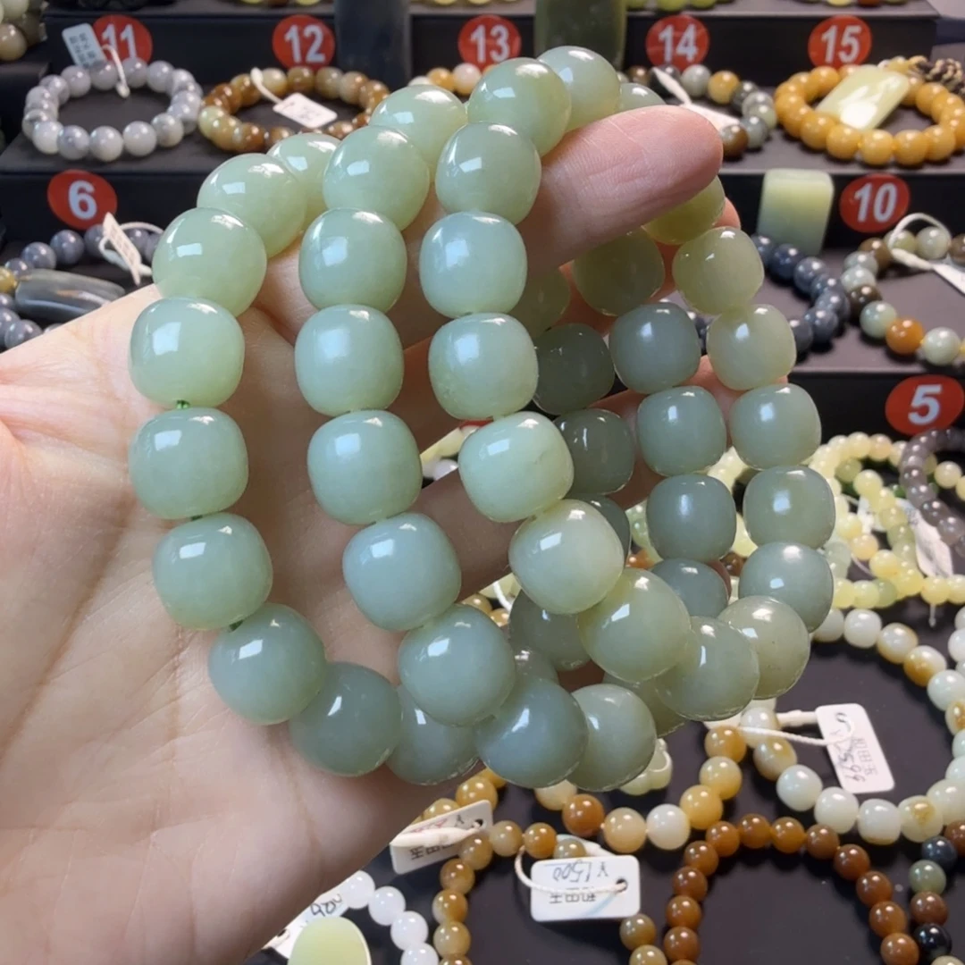 和田玉未镶嵌手链包容结构