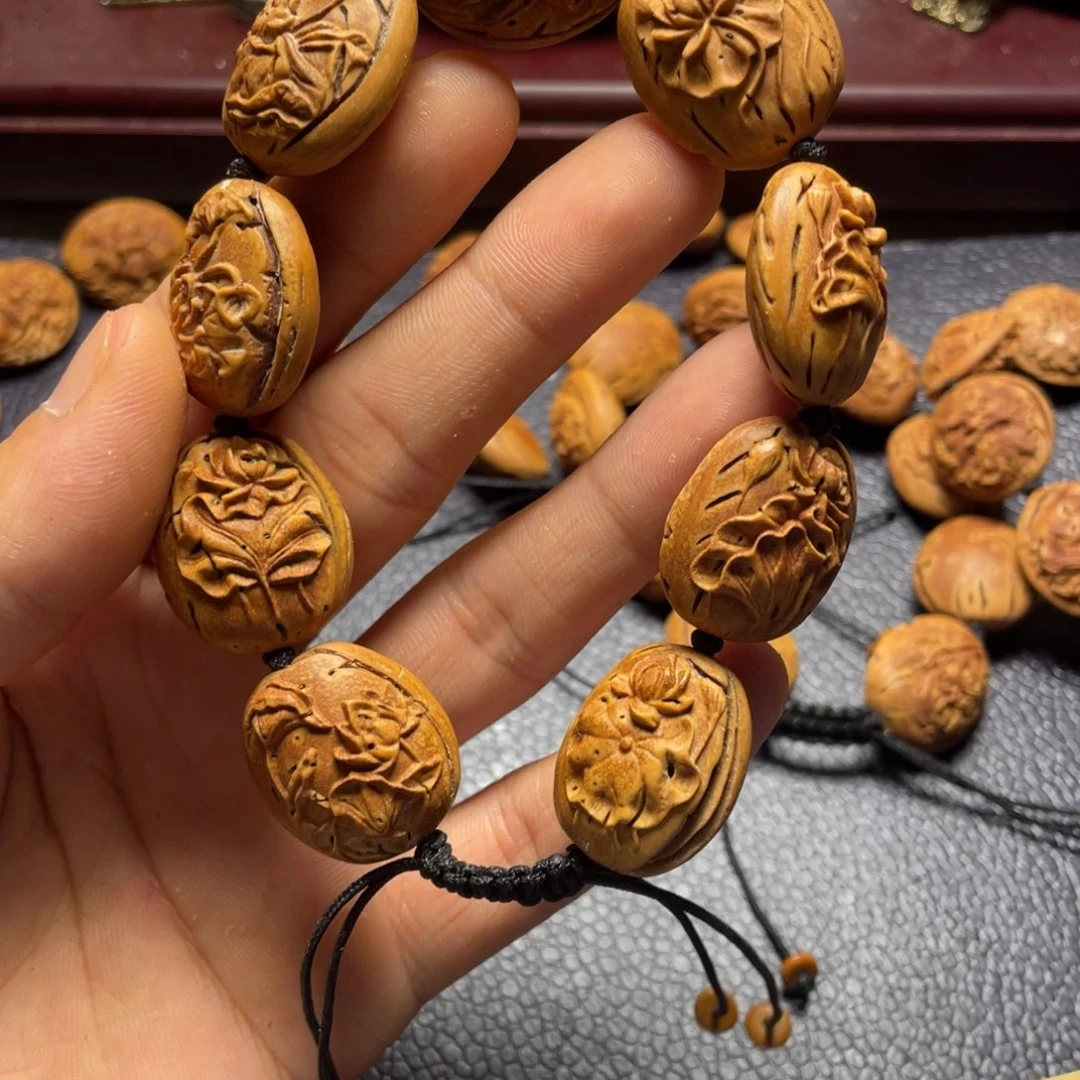 大桃核雕刻瑕疵莲花
