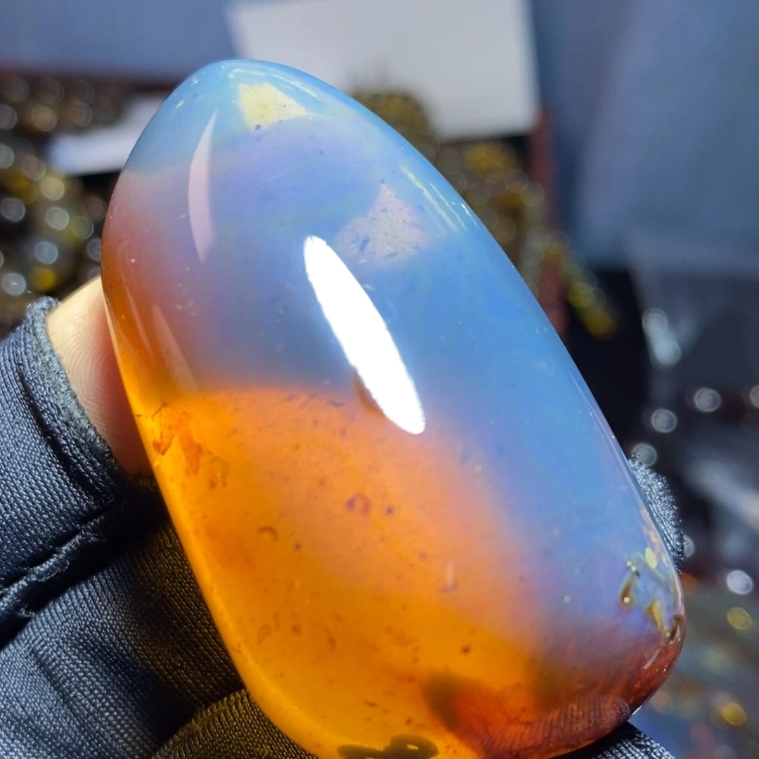 未镶嵌琥珀裸石……