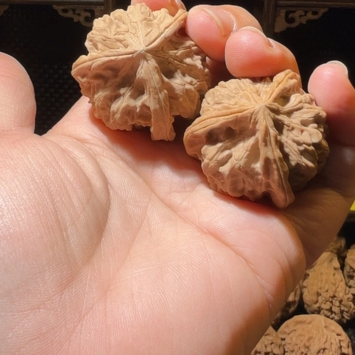 吊坠文玩核桃三棱