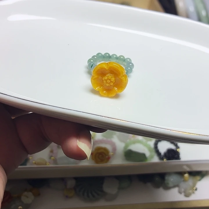 翡翠未镶嵌戒指黄翡小花戒指
