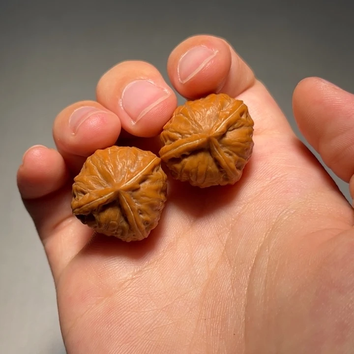 文玩核桃把件三棱239