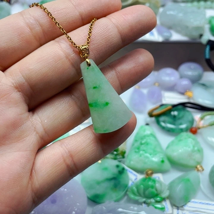 吊坠(不含链)未镶嵌翡翠