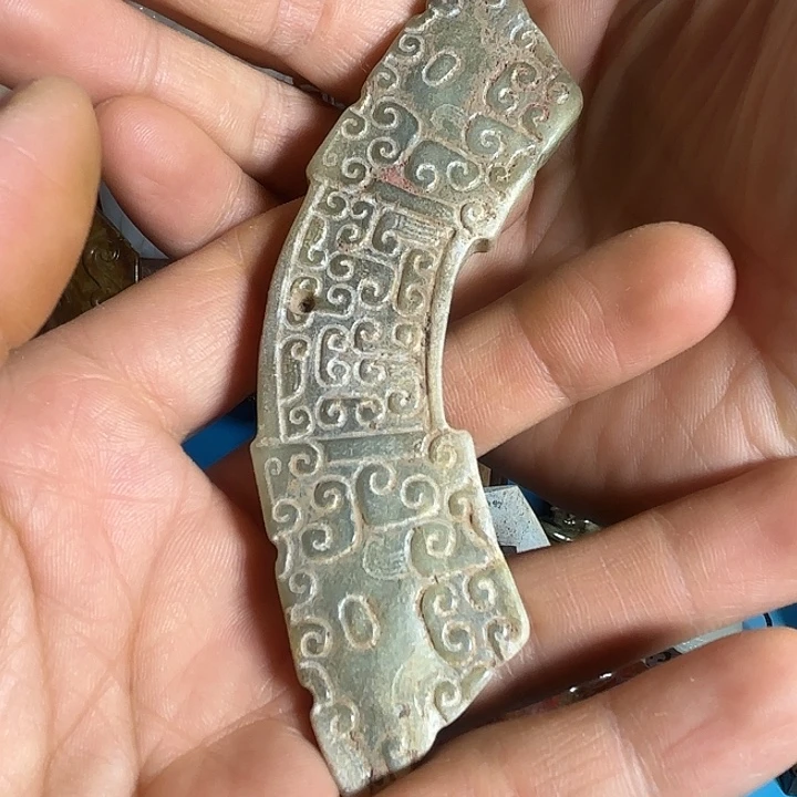 和田玉未镶嵌把件