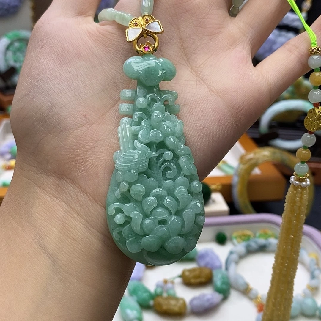 颈饰未镶嵌翡翠天然
