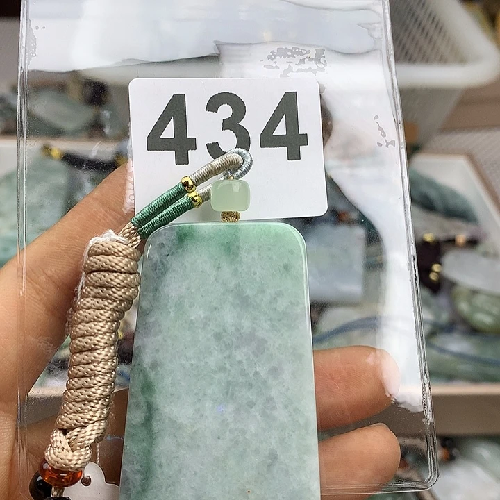 翡翠颈饰未镶嵌老*翡翠