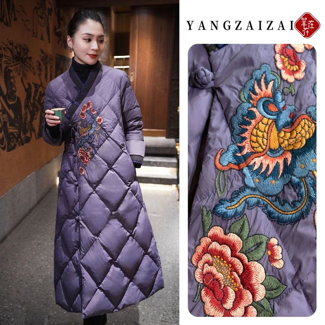 羊在在复古民族风刺绣长款羽绒服冬加厚90白鸭绒外套YRF25GY1382