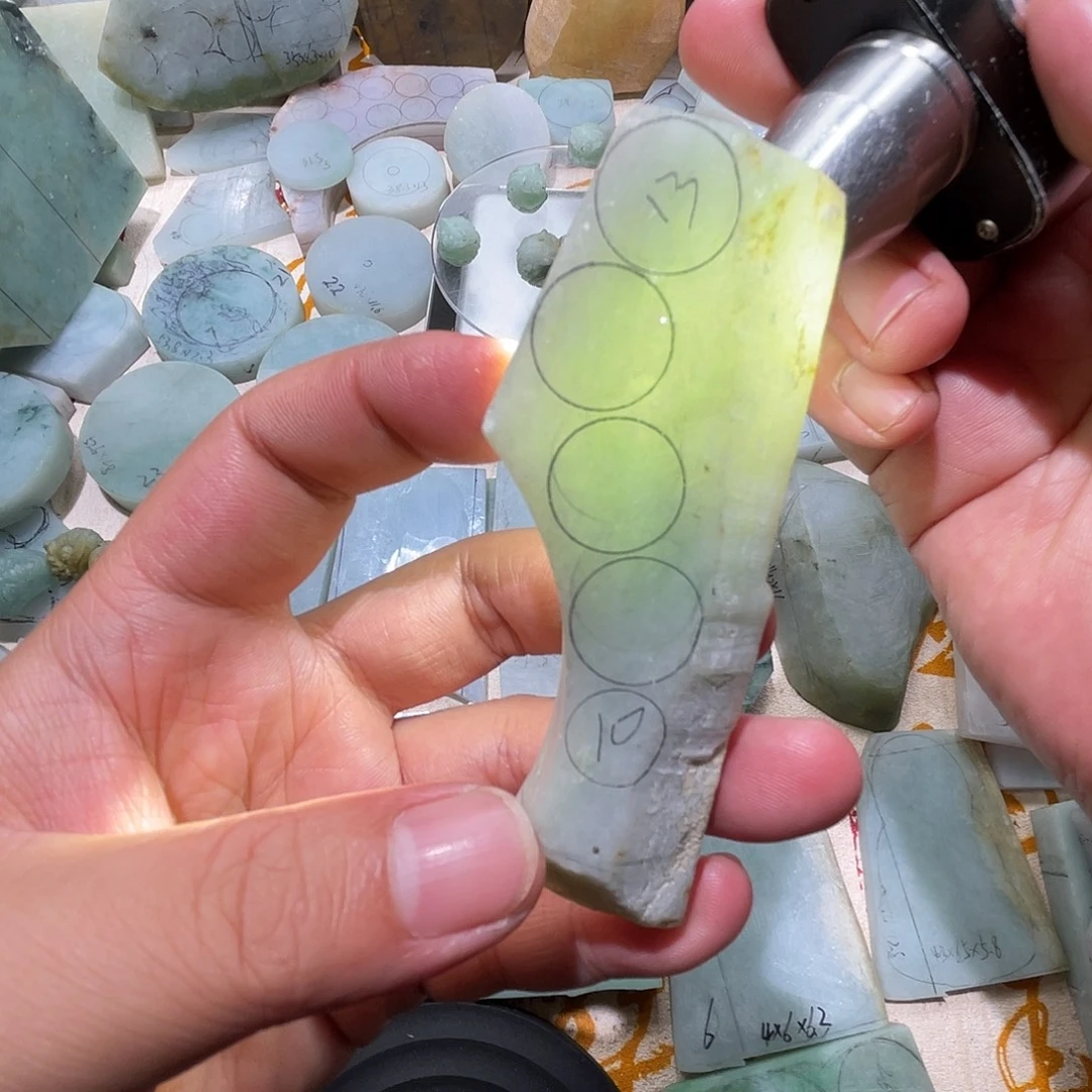 翡翠未镶嵌颈饰天然缅甸A货翡翠毛料