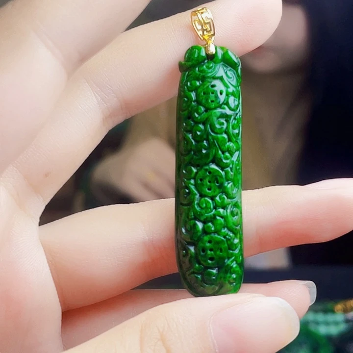 翡翠18K金镶嵌颈饰多样性