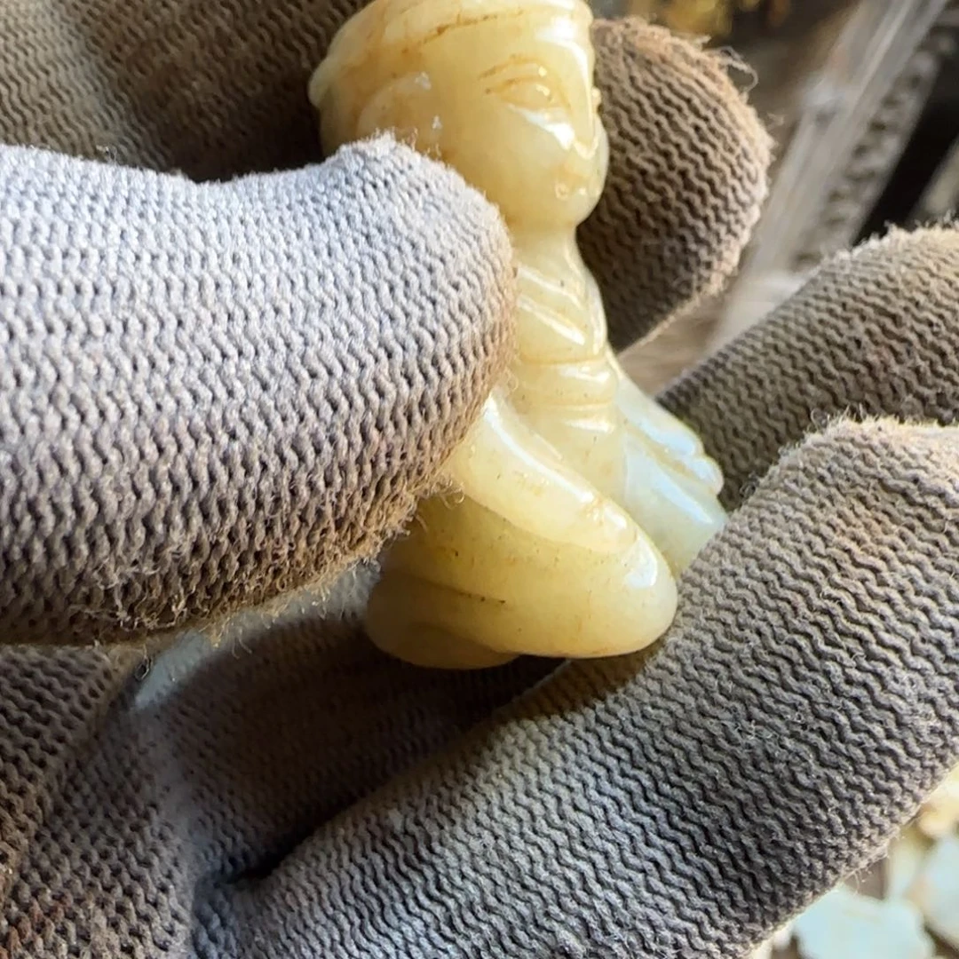 和田玉（糖玉）未镶嵌挂件