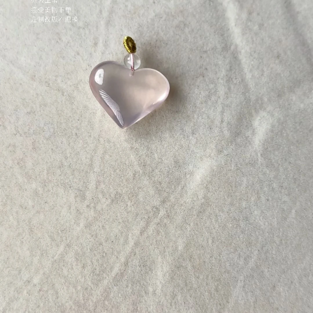颈饰未镶嵌芙蓉石丽**?爱心