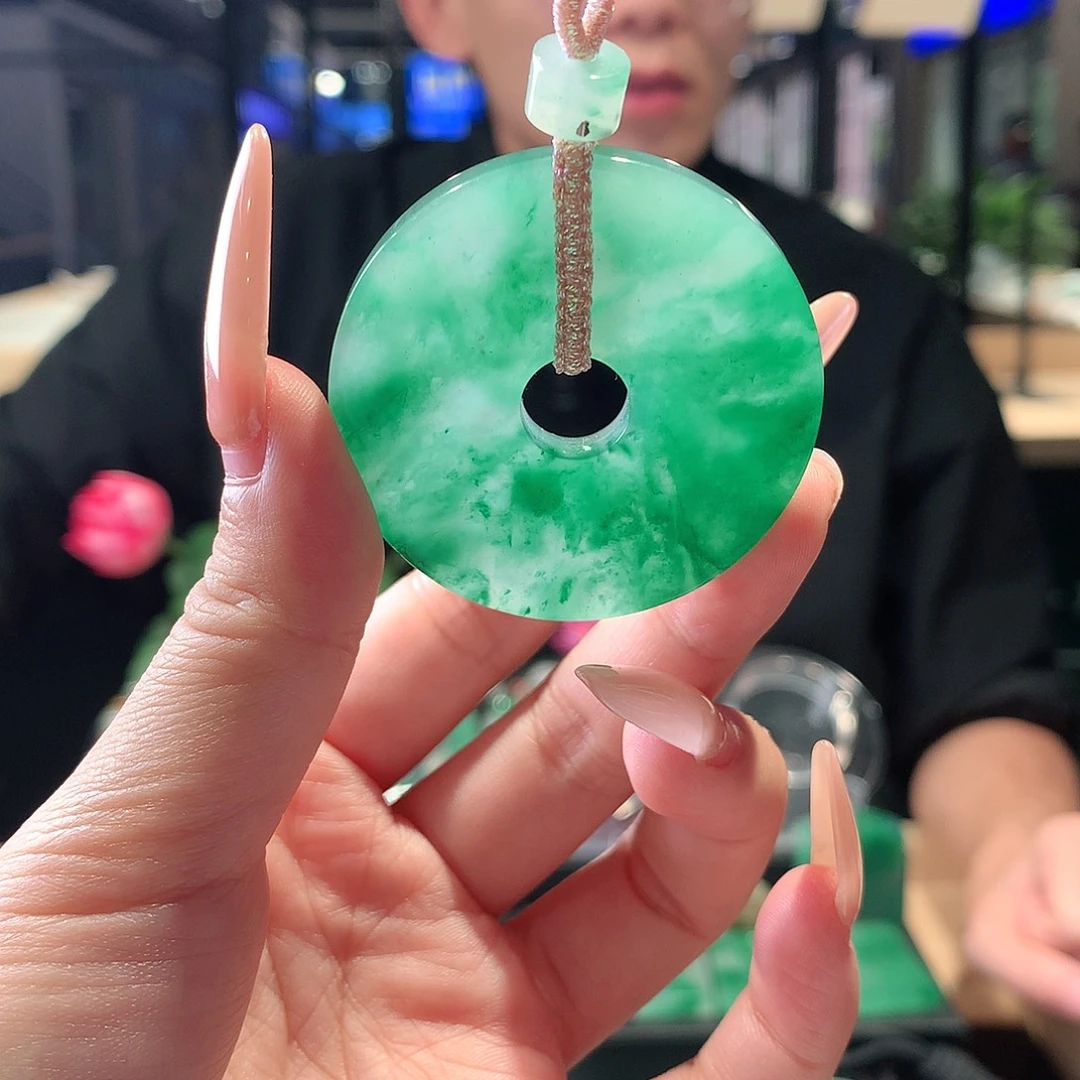 黎***厂石英质玉未镶嵌吊坠