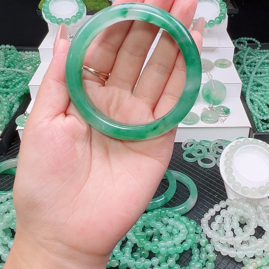 未镶嵌手镯石英质玉（非洲翠）